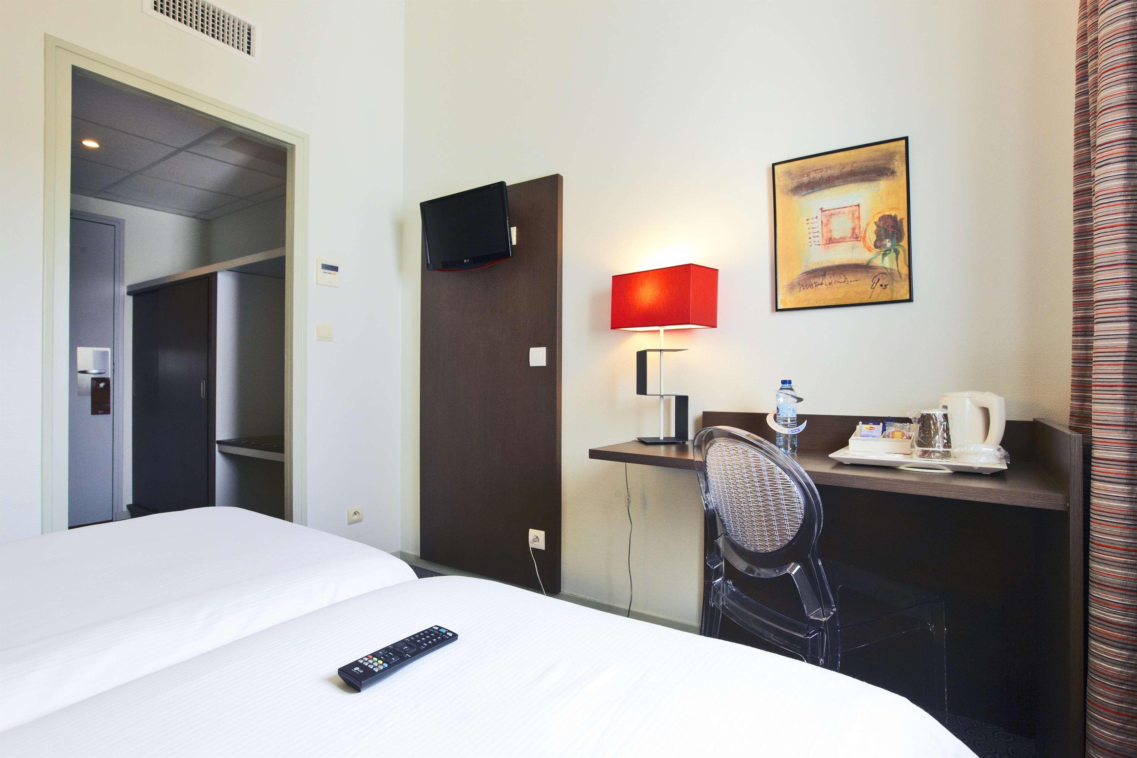 Hotel Kyriad La Rochelle Centre Ville Ngoại thất bức ảnh