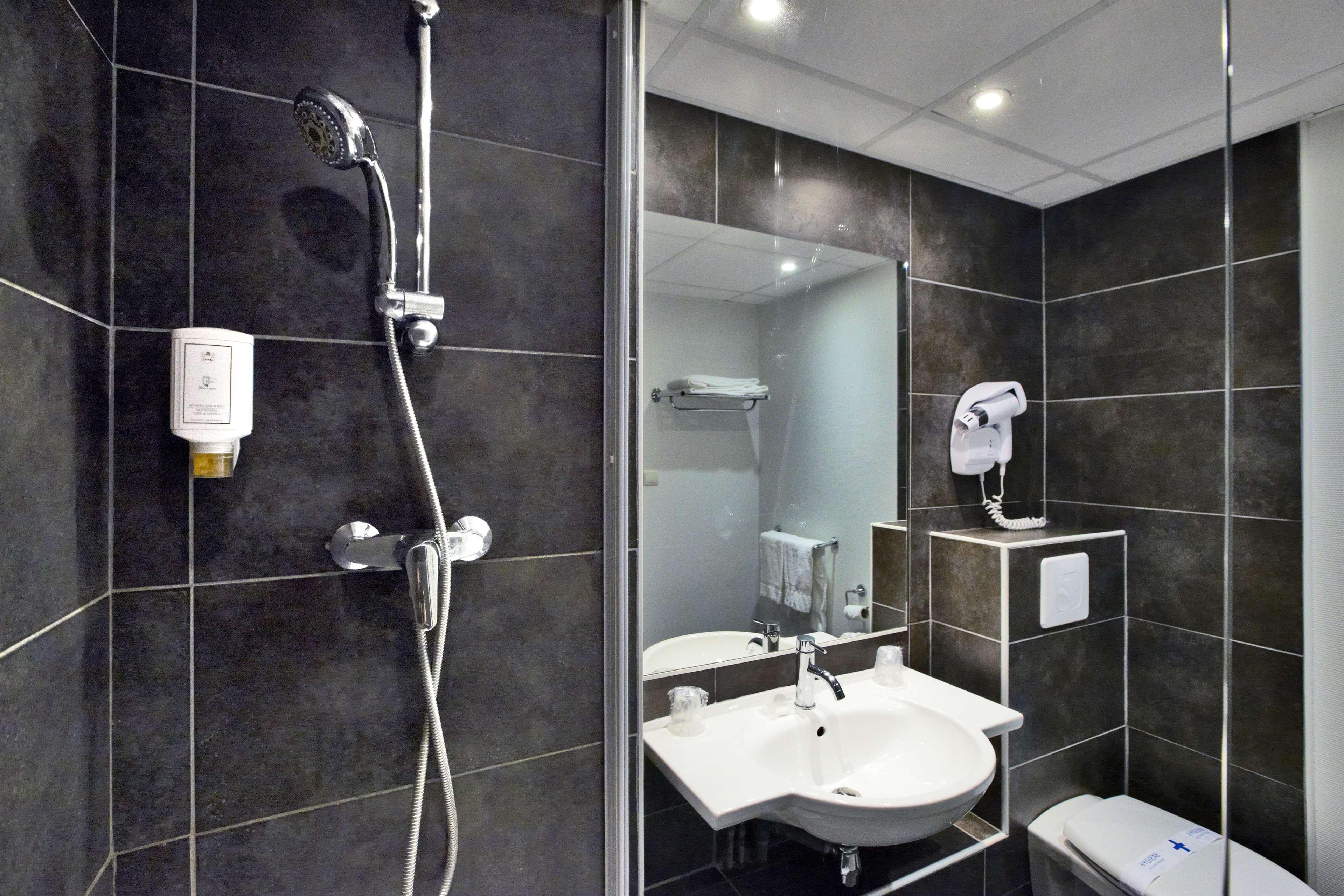 Hotel Kyriad La Rochelle Centre Ville Ngoại thất bức ảnh