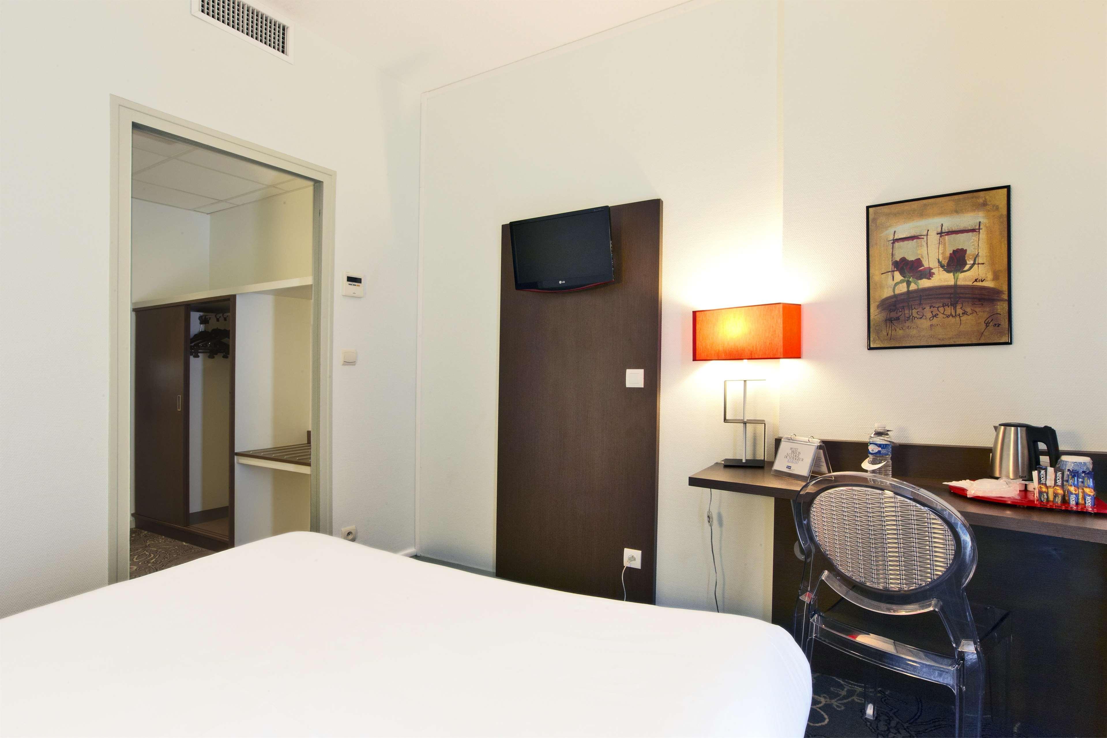 Hotel Kyriad La Rochelle Centre Ville Ngoại thất bức ảnh