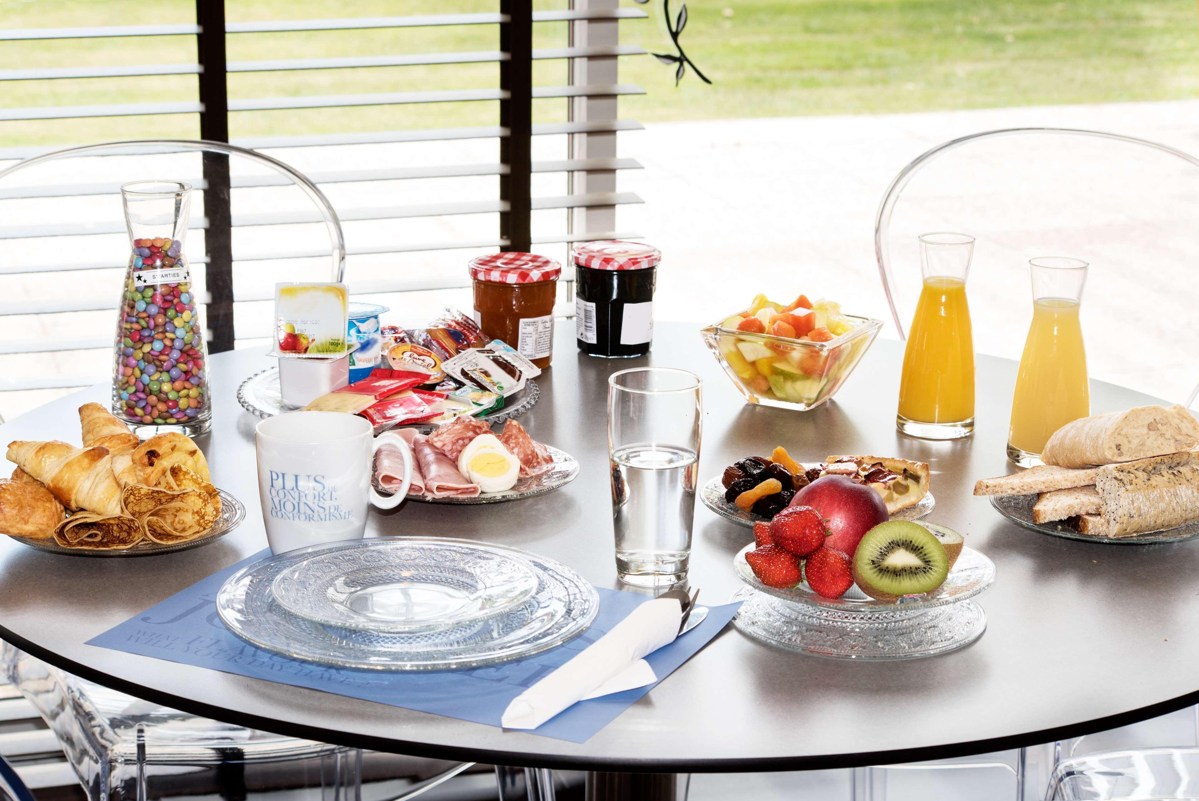 Hotel Kyriad La Rochelle Centre Ville Ngoại thất bức ảnh