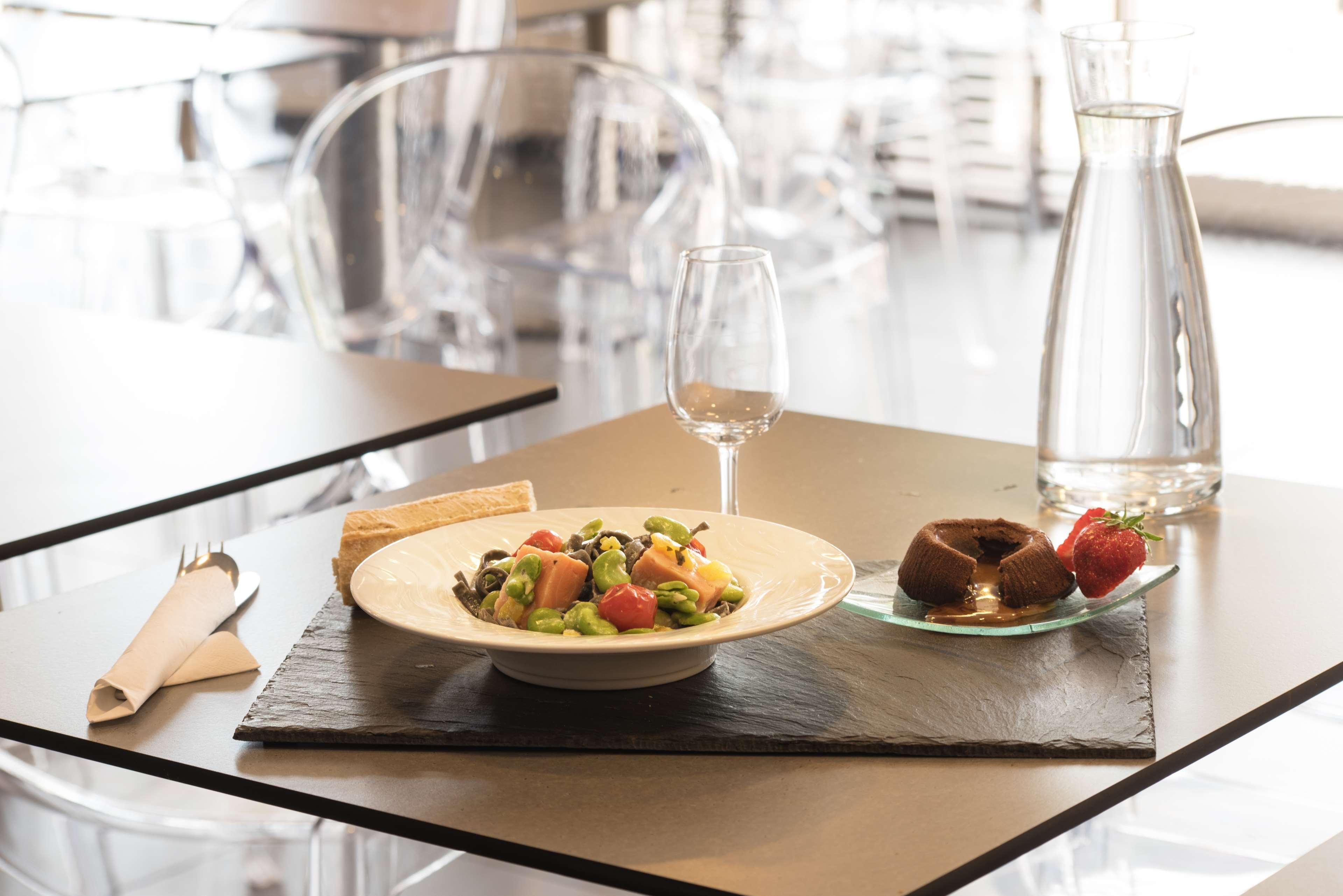 Hotel Kyriad La Rochelle Centre Ville Ngoại thất bức ảnh